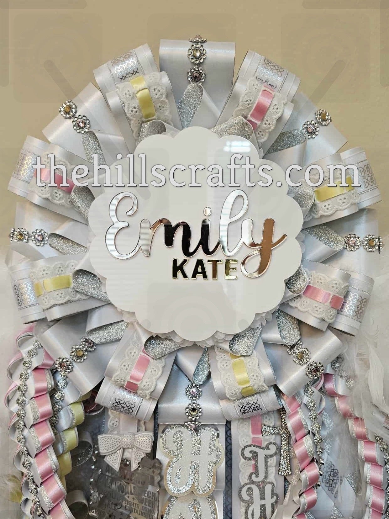 Custom Name Mum Center Circle or scalloped - Two Layers