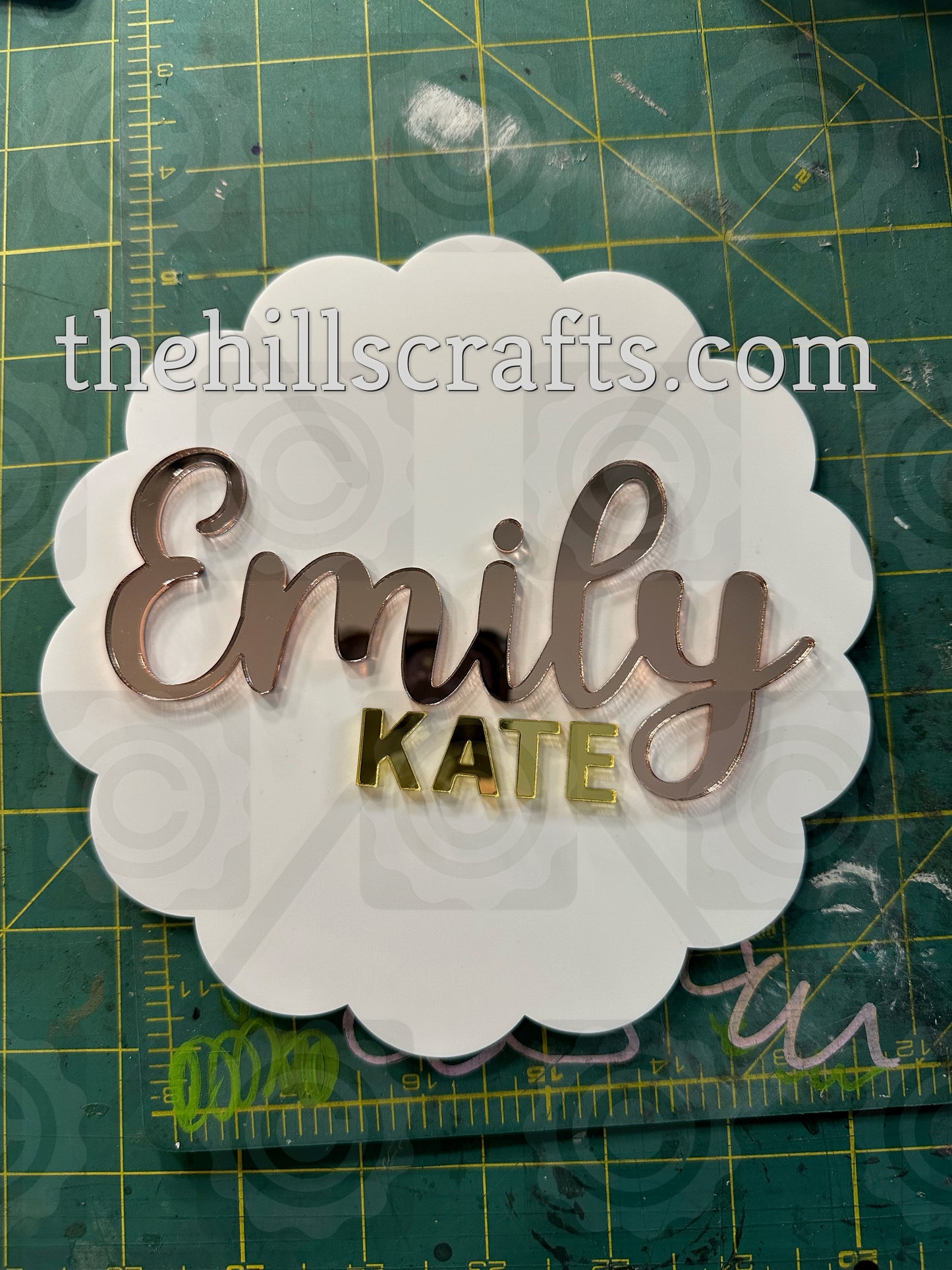 Custom Name Mum Center Circle or scalloped - Two Layers
